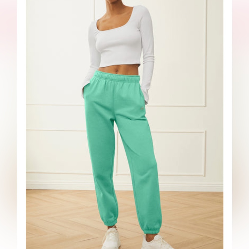 ALO accolade sweatpants Lettuce NWT